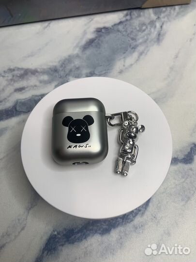 Чехол AirPods 2 + брелок Kaws