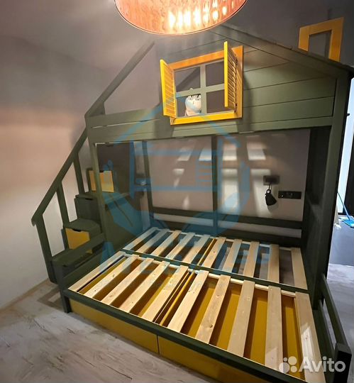 Двухъярусная кровать