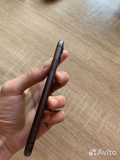 Телефон iPhone 11