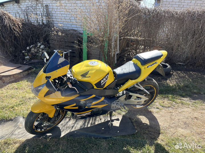 Honda CBR 954