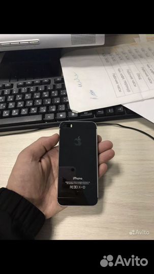 iPhone SE, 32 ГБ