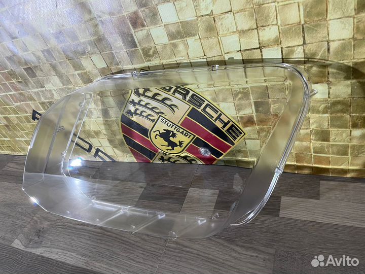 Стекло фары левой на Volkswagen Amarok 2010-2022