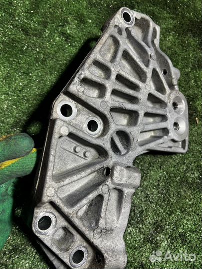 Кронштейн двигателя Renault Laguna 3 2.0 DCI