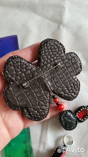 Брошь из бисера