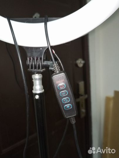 Кольцевая лампа со штативом (б/у)
