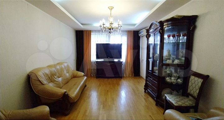 4-к. квартира, 90 м², 5/10 эт.