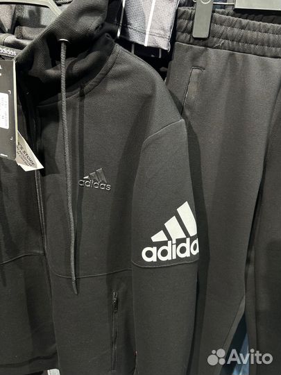 Спортивный костюм Adidas на осень