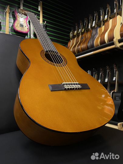 Yamaha CS40 3/4 классическая гитара (Новая)