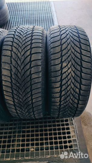 Goodyear UltraGrip Ice 2 235/55 R17 103T