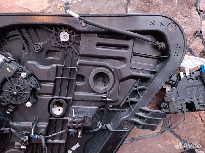 Стеклоподъемник и замок задн.прав.дверь Киа Сид JD