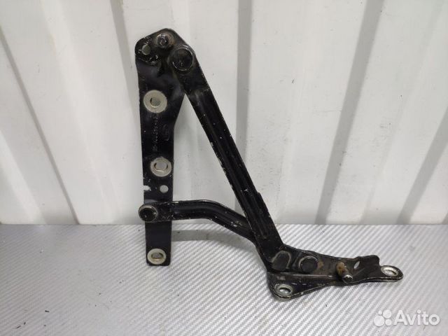 Петля крышки багажника задняя левая Ford Focus 2