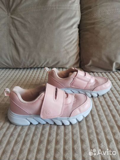 Кроссовки для девочки