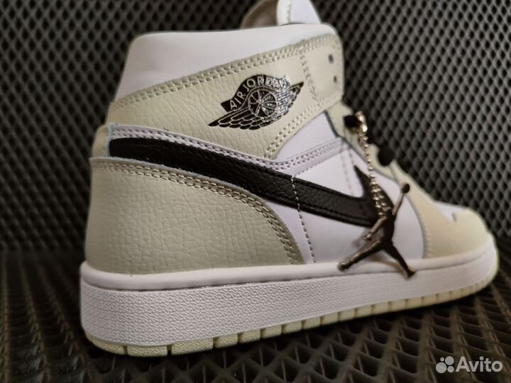 Кроссовки Nike Air Jordan 1 mid