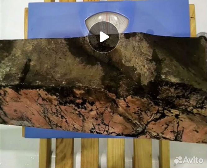 Камень Родонит