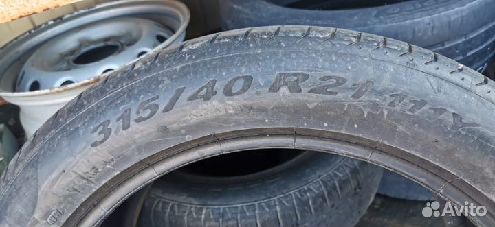 Pirelli P Zero 275/45 R21 и 315/40 R21