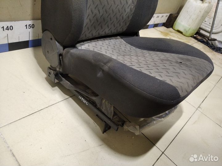 Сиденье переднее левое Doblo 2005-2015