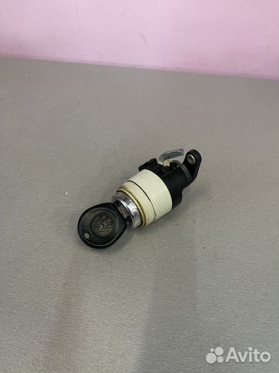 Личинка багажника Audi 80 B3 893827539