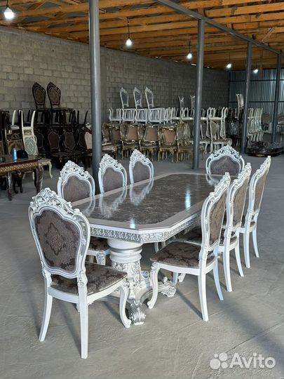 Кухонный стол и стулья