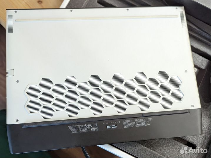 Alienware m15 r2 i7-9750h/RTX2060/16gb/768gb/144Hz