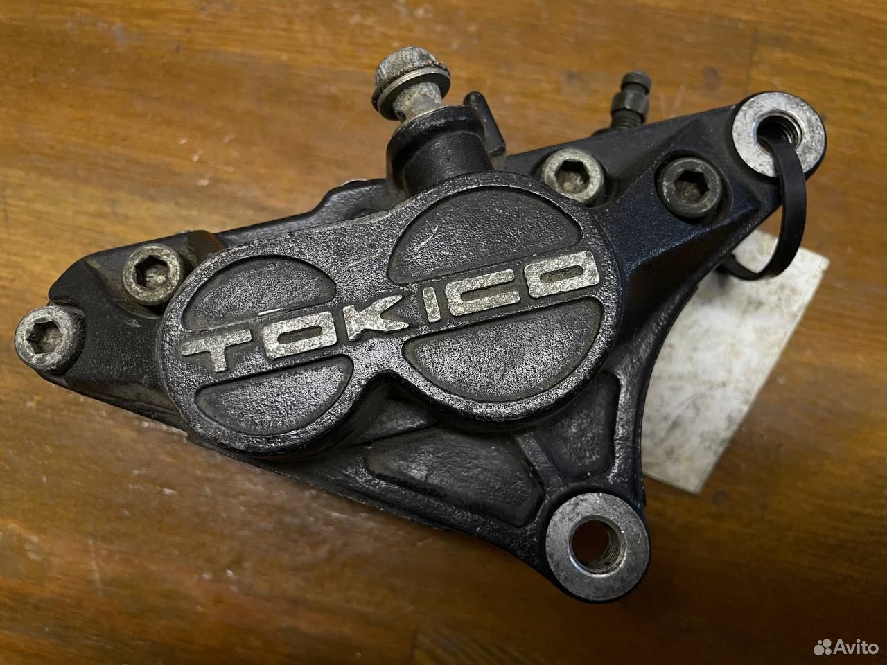 Передний тормозной суппорт Suzuki GSF400 1991