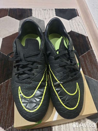 Футбольные бутсы nike