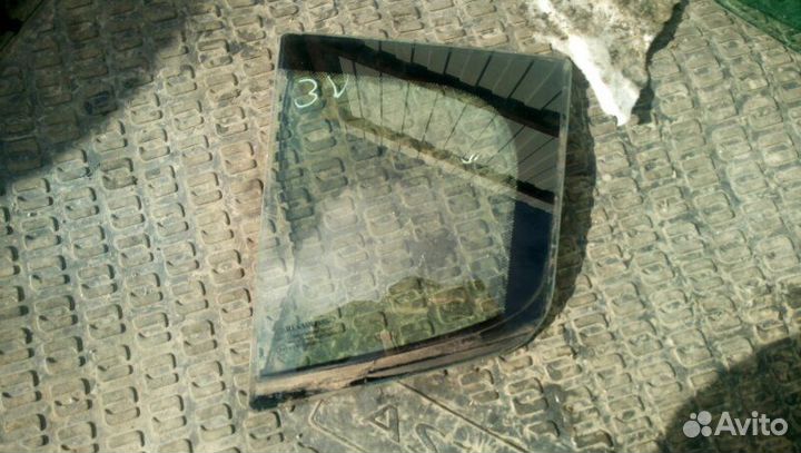 Форточка (стекло) задняя левая Renault Megane 3