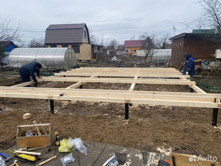 Бригада строителей