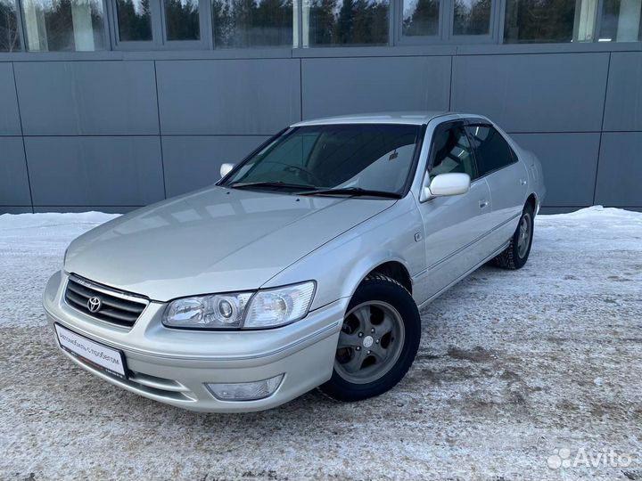 Toyota Camry 2.2 AT, 1999, 350 000 км