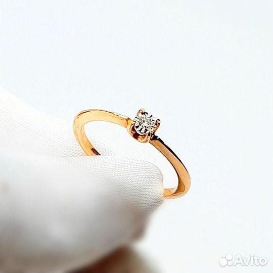 Золотое кольцо с камнем 16р