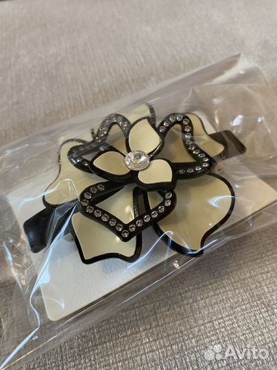 Заколка для волос со стразами