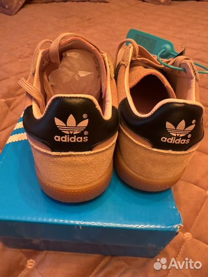 Кроссовки adidas женские