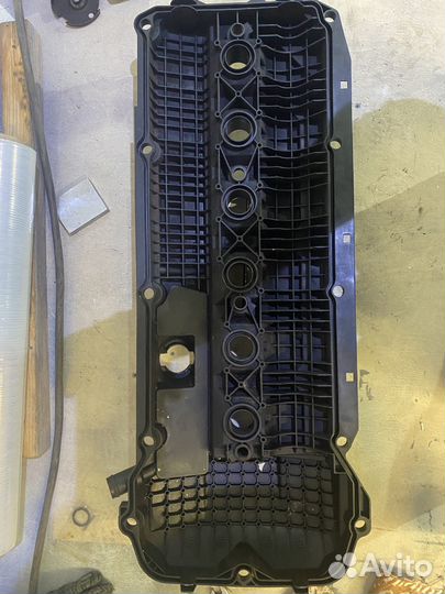 Клапанная крышка м54