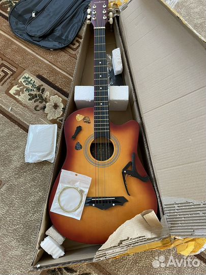 Акустическая гитара новая