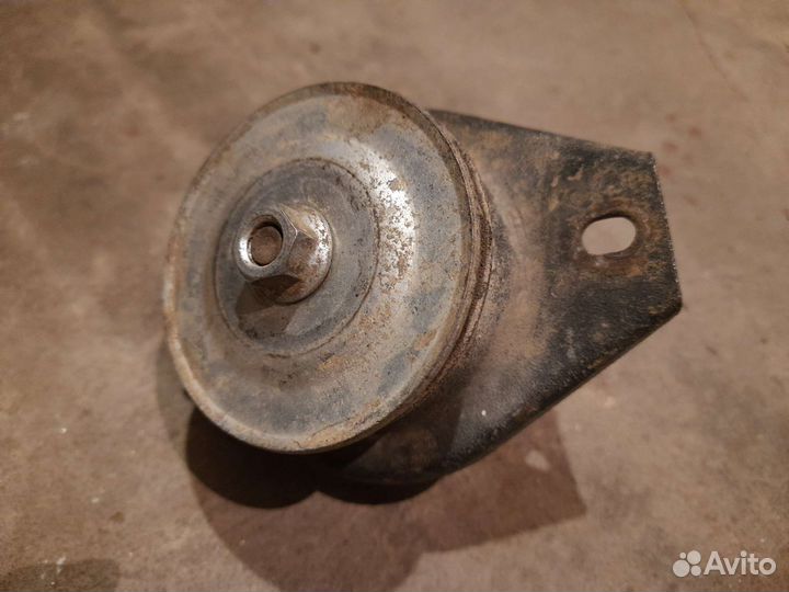 Подушка на коробку передач ваз 2110