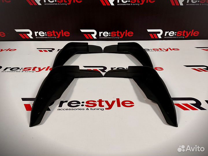 Брызговики Nissan Tiida 11 Черные