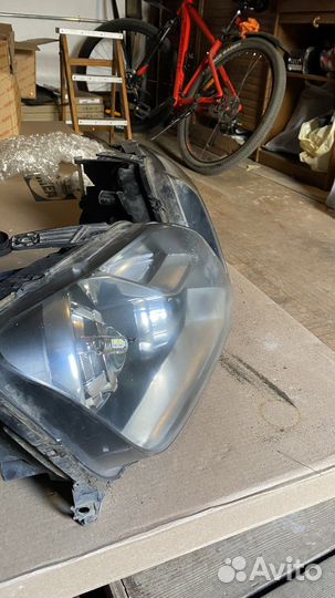 Передние фары Volkswagen Amarok