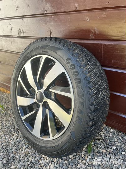 Goodyear Ultragrip Ice Arctic 205/55 R16