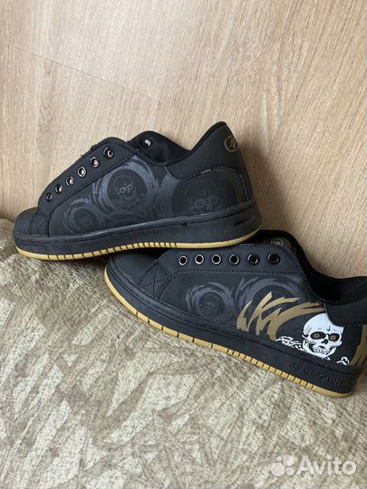 Кроссовки женские