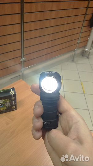 Налобный фонарь Armytek Wizard