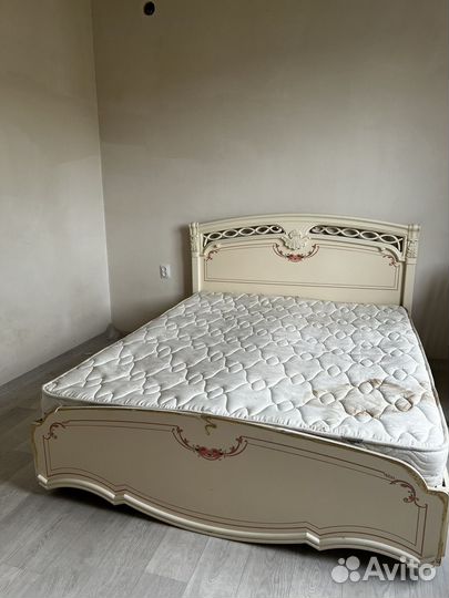 Кровать двухспальная с матрасом б/у