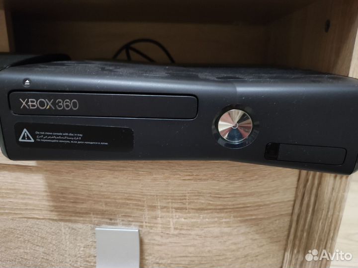 Продам Xbox 360+кинетик+2 джойстика