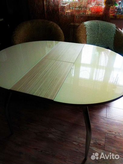 Стол стеклянный