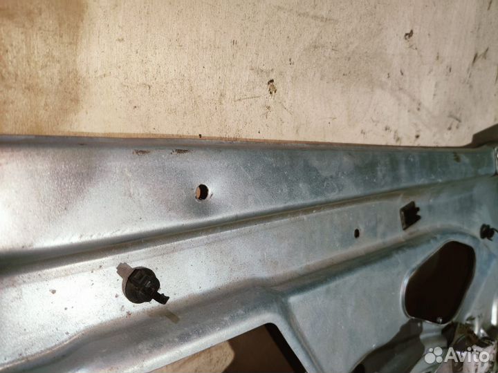 Стеклоподъемник правый Mercedes-Benz Actros mp