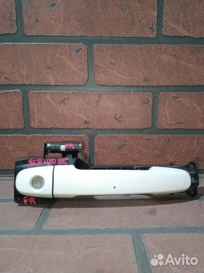 Ручка двери внешняя toyota ractis SCP100 2SZ-FE FR/RH