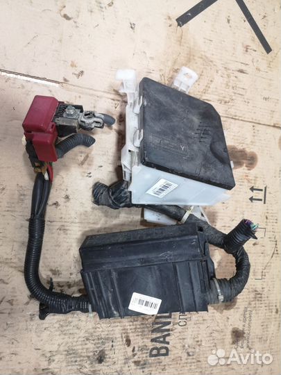 Блок предохранителей Nissan Wingroad JY12