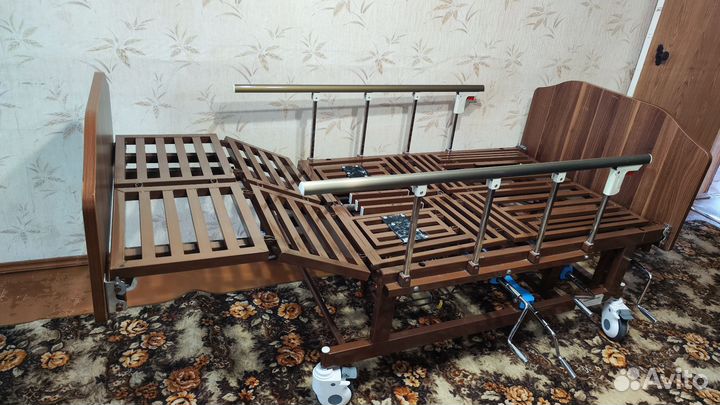 Кровать для лежачих больных с туалетом