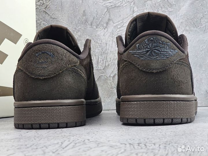 Travis Scott x Air Jordan 1 low velvet brown