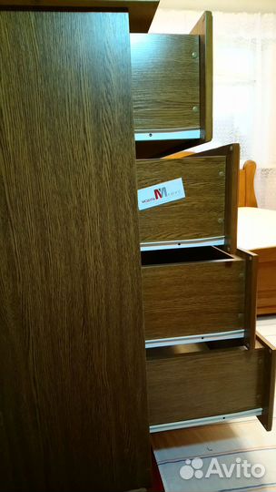 Комод с зеркалом в спальню