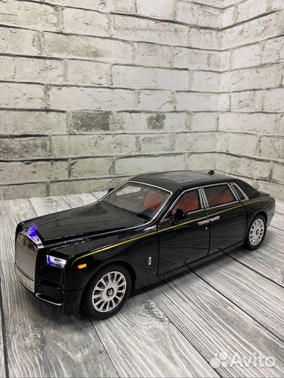 Модель автомобиля Rolls Royce Phantom