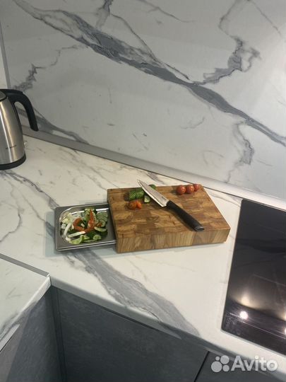 Торцевая разделочная доска с гастроемкостью